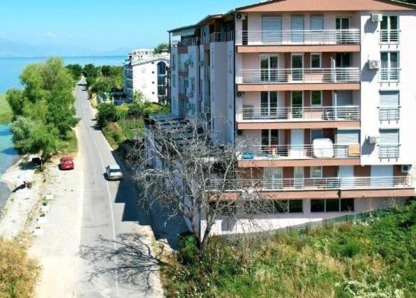 Ana V-peshtani * Ohrid